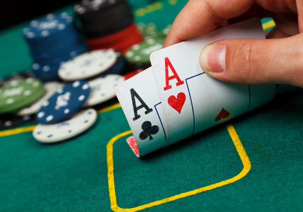 Apakah Bermain Poker Menakutkan Di Banding Mesin Slot ?